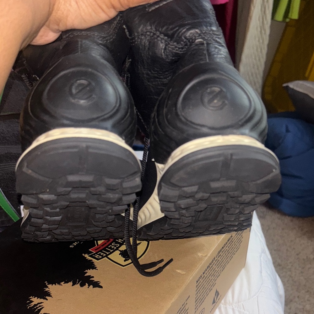 Ecco Black and Cream Leather Boots - Picture 10 of 11
